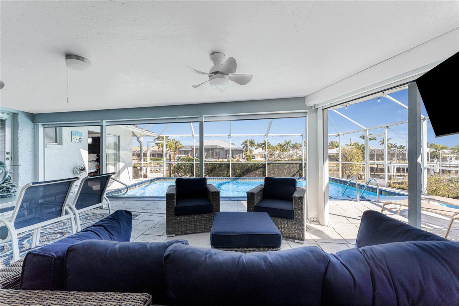 Image 39 of 69 For 946 Messina Dr