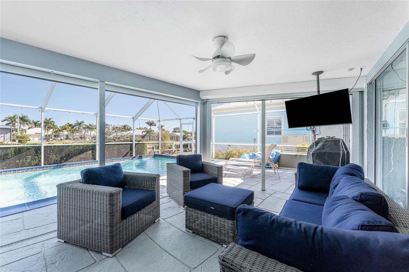 Image 40 of 69 For 946 Messina Dr