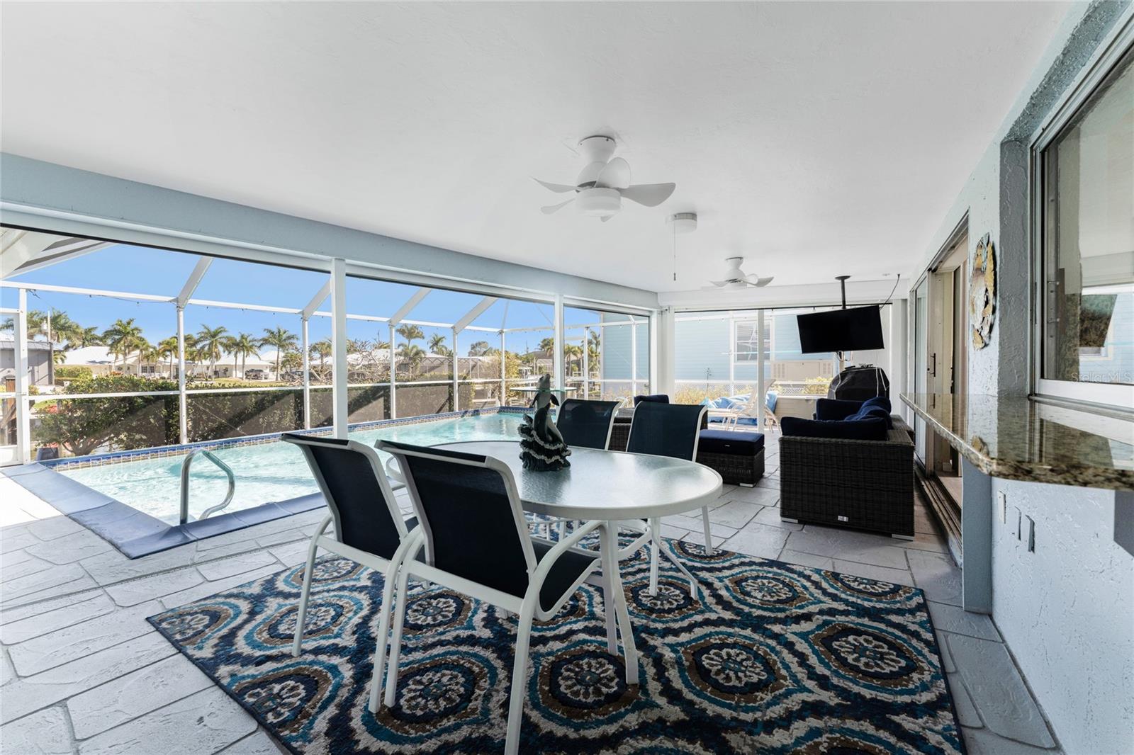 Image 41 of 69 For 946 Messina Dr