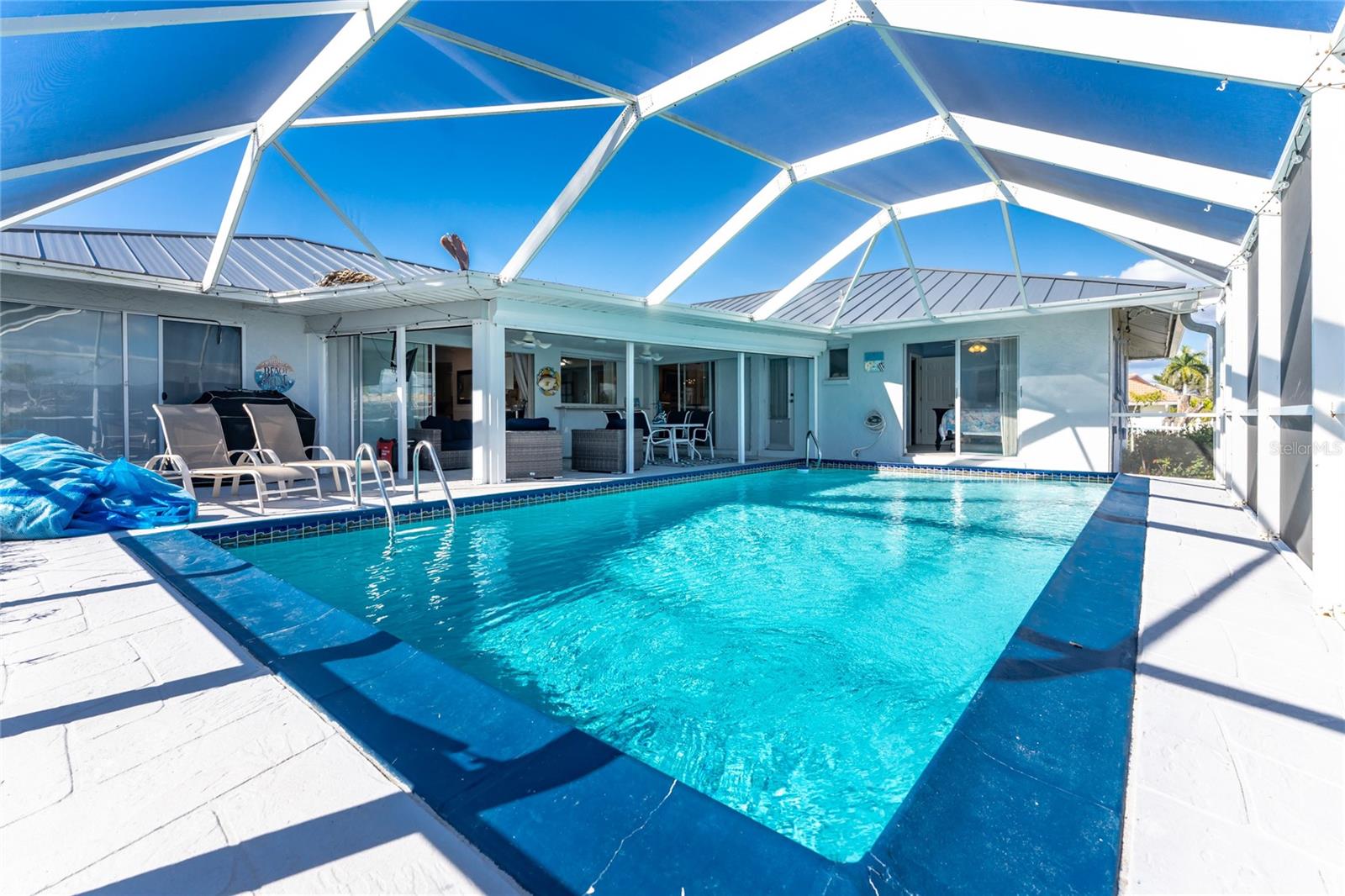 Image 45 of 69 For 946 Messina Dr