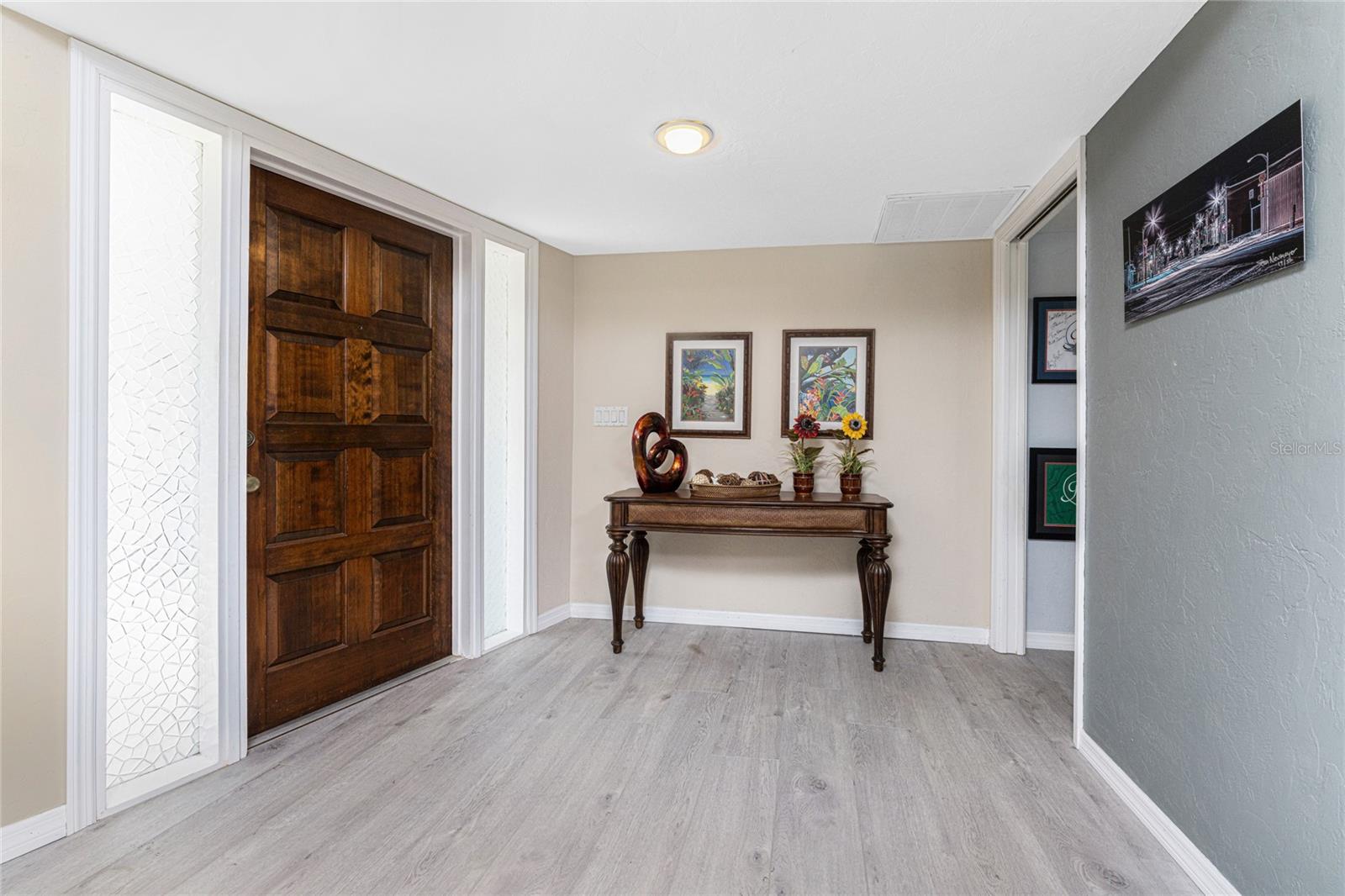 Image 5 of 69 For 946 Messina Dr