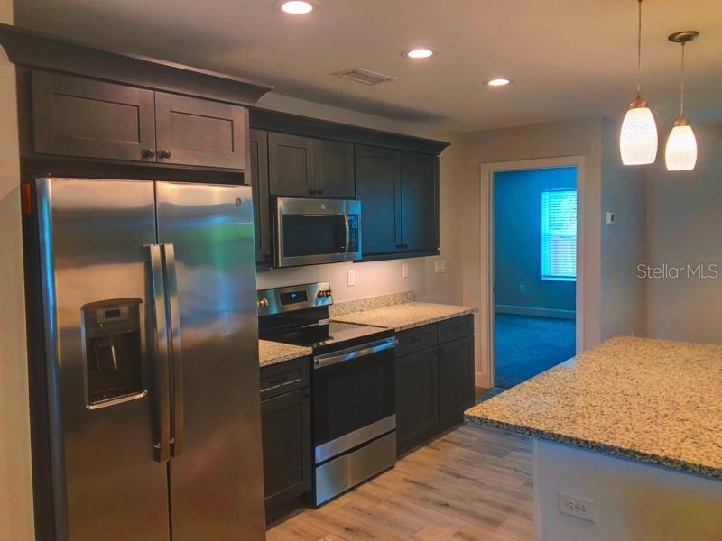 Image 8 of 30 For 399 Carmalita Street 112