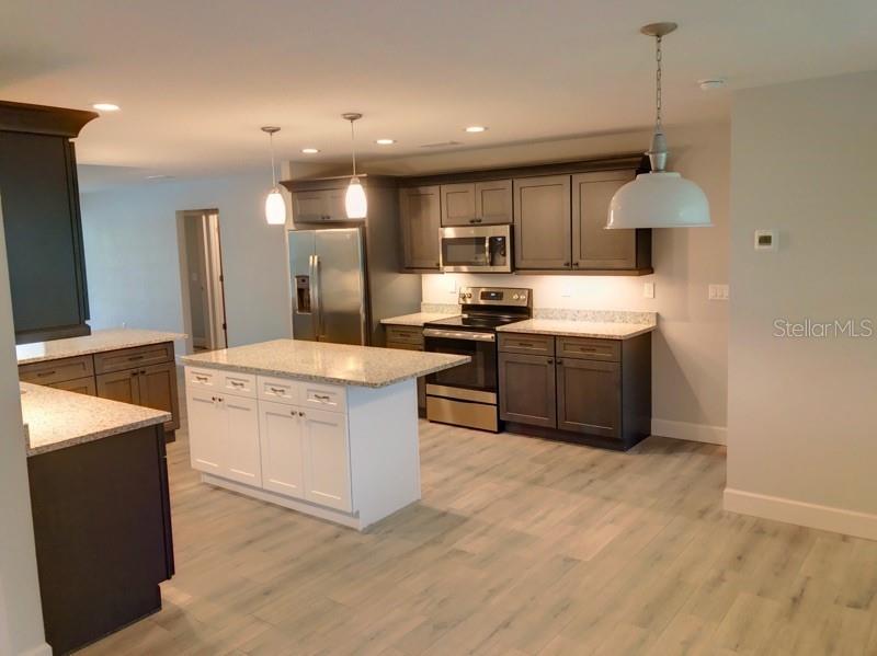 Image 9 of 30 For 399 Carmalita Street 112