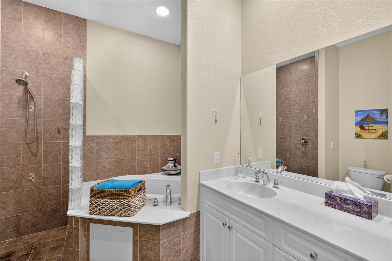 Image 23 of 38 For 1323 Mediterranean Drive 222