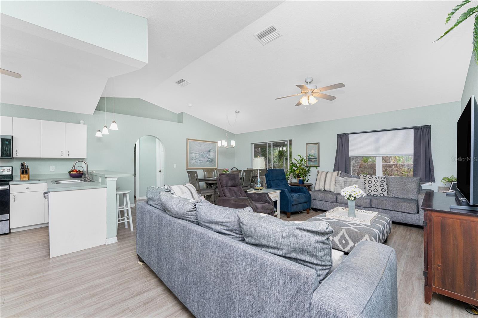 Image 10 of 41 For 2843 Abbotsford Street