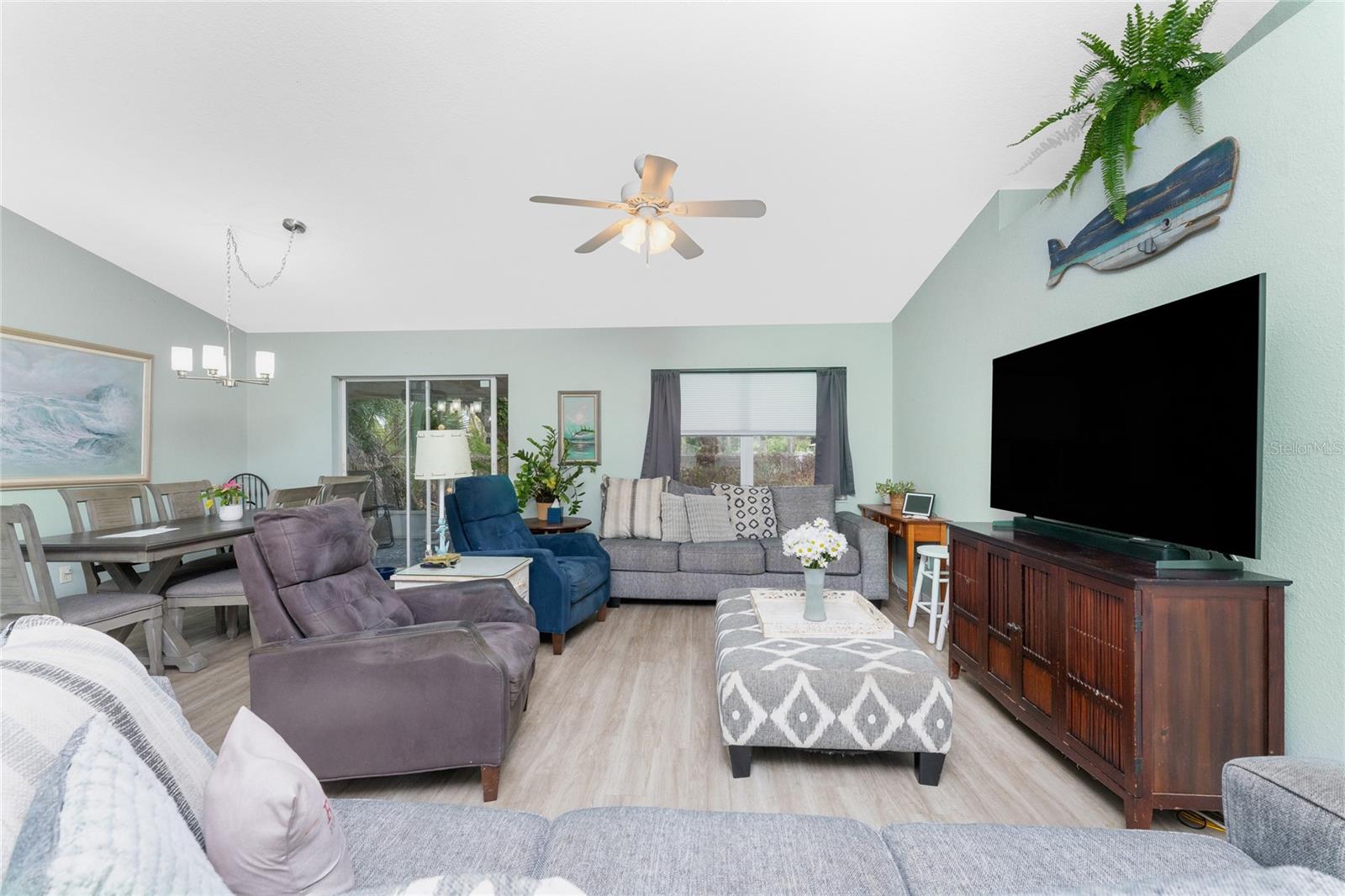 Image 11 of 41 For 2843 Abbotsford Street