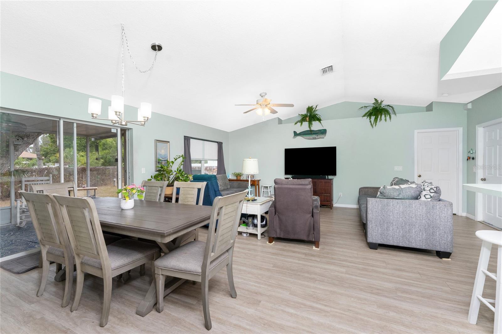 Image 13 of 41 For 2843 Abbotsford Street