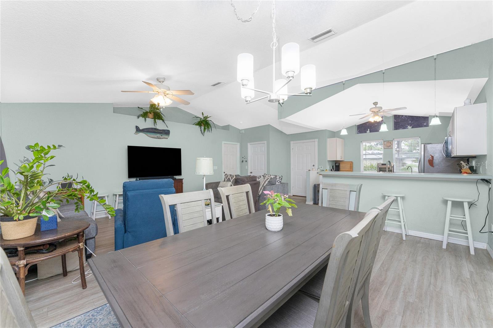 Image 14 of 41 For 2843 Abbotsford Street