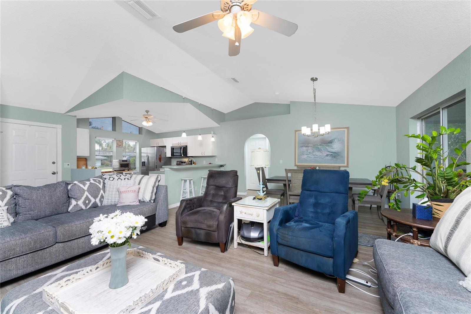 Image 15 of 41 For 2843 Abbotsford Street