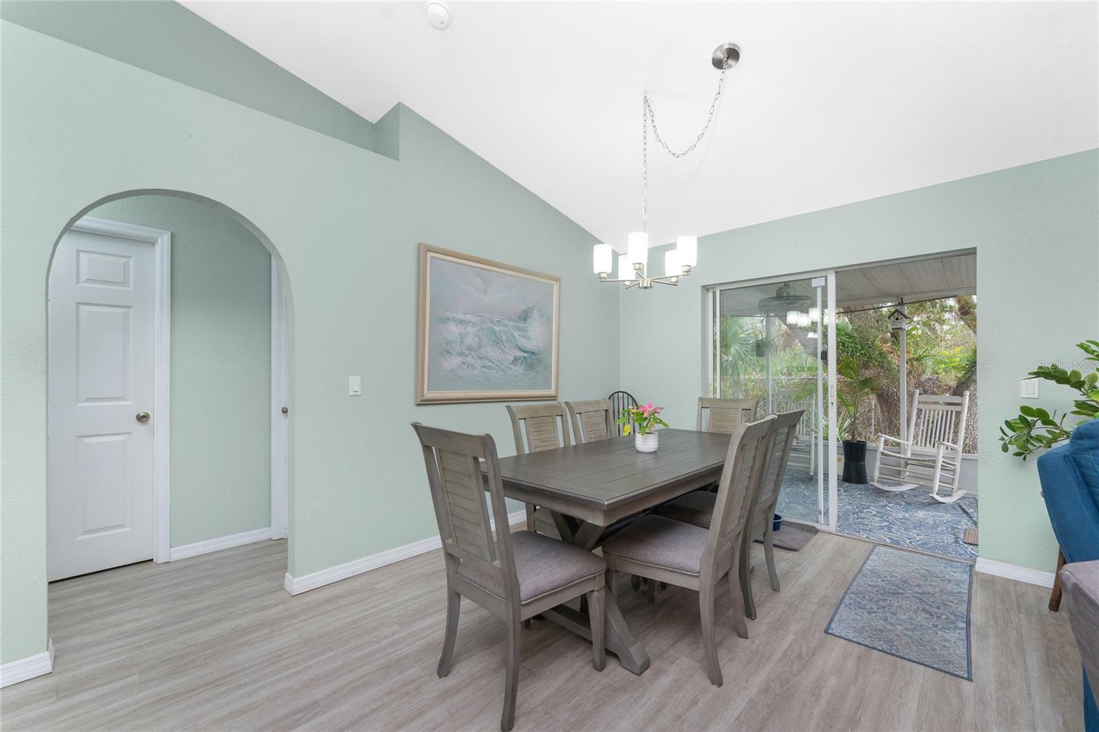 Image 16 of 41 For 2843 Abbotsford Street