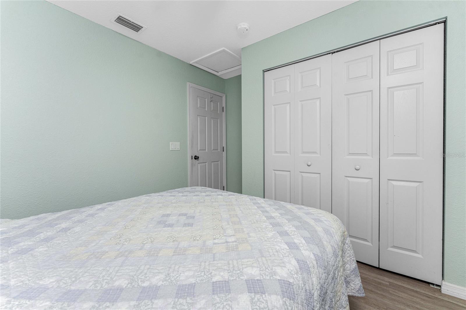 Image 23 of 41 For 2843 Abbotsford Street