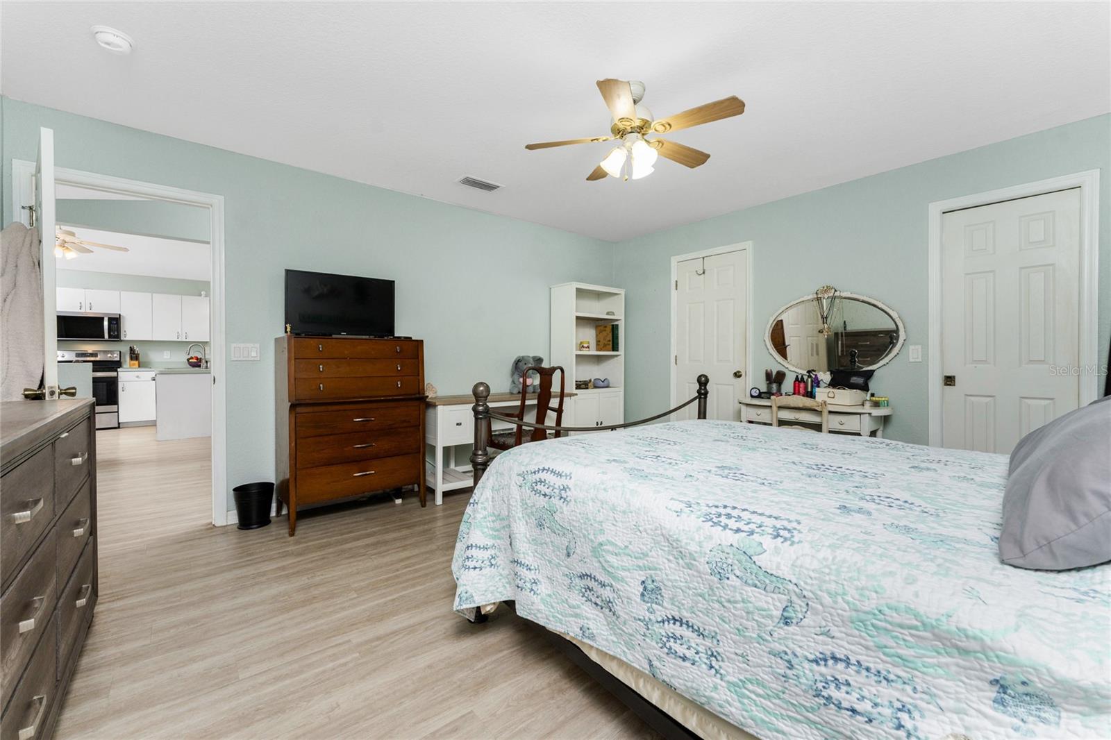 Image 25 of 41 For 2843 Abbotsford Street