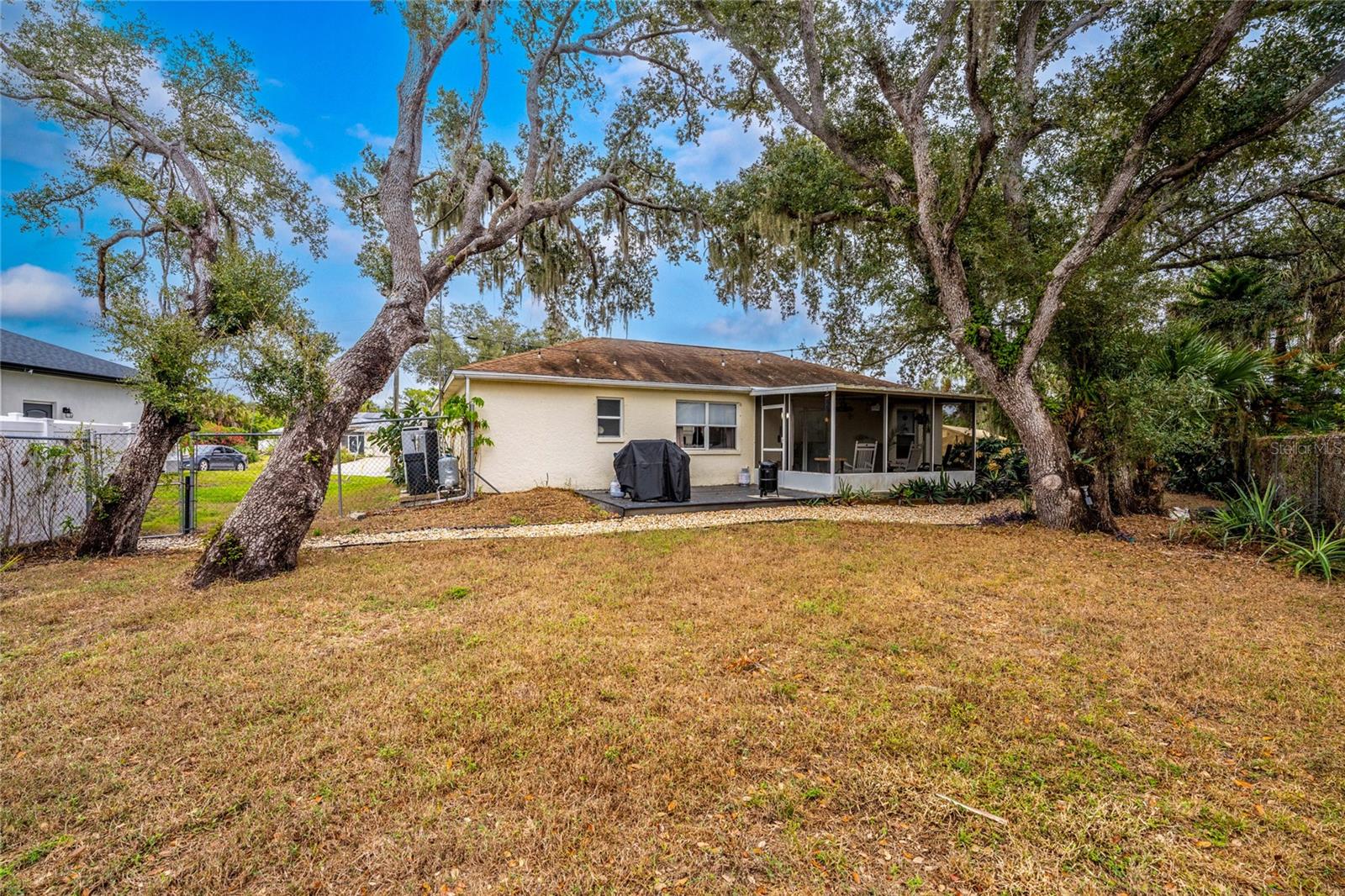 Image 35 of 41 For 2843 Abbotsford Street