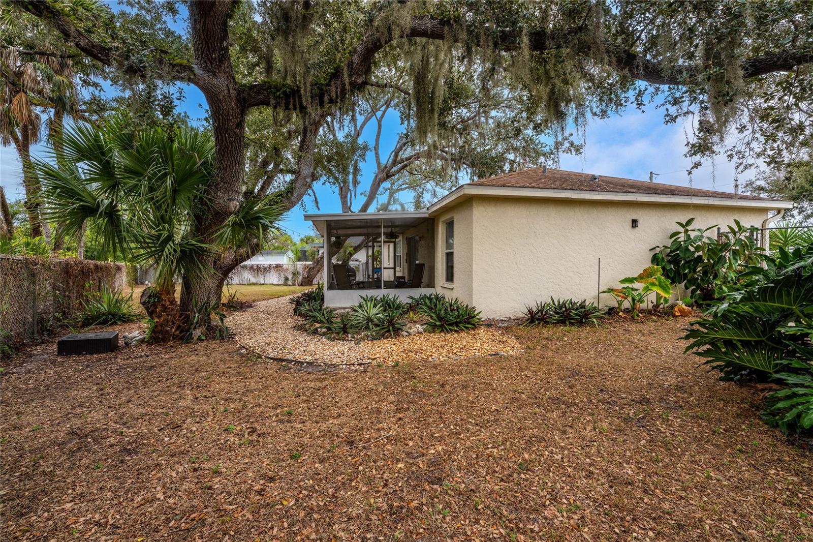 Image 36 of 41 For 2843 Abbotsford Street