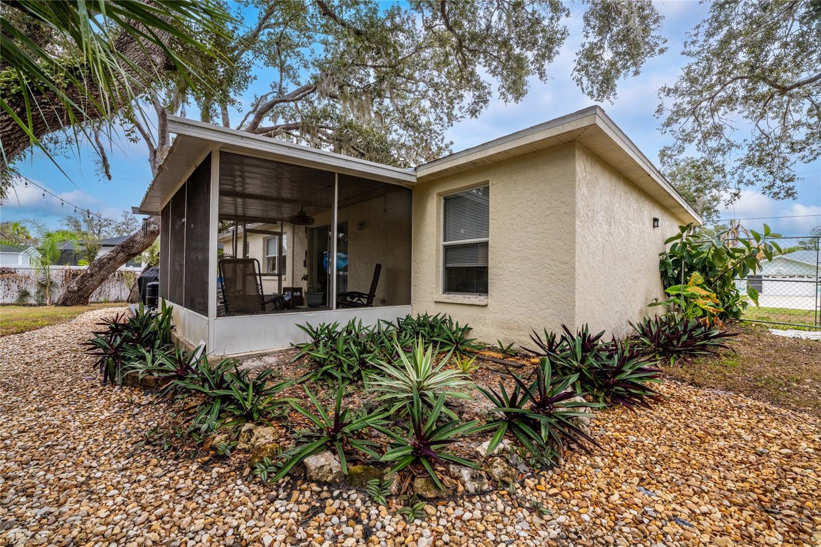 Image 37 of 41 For 2843 Abbotsford Street