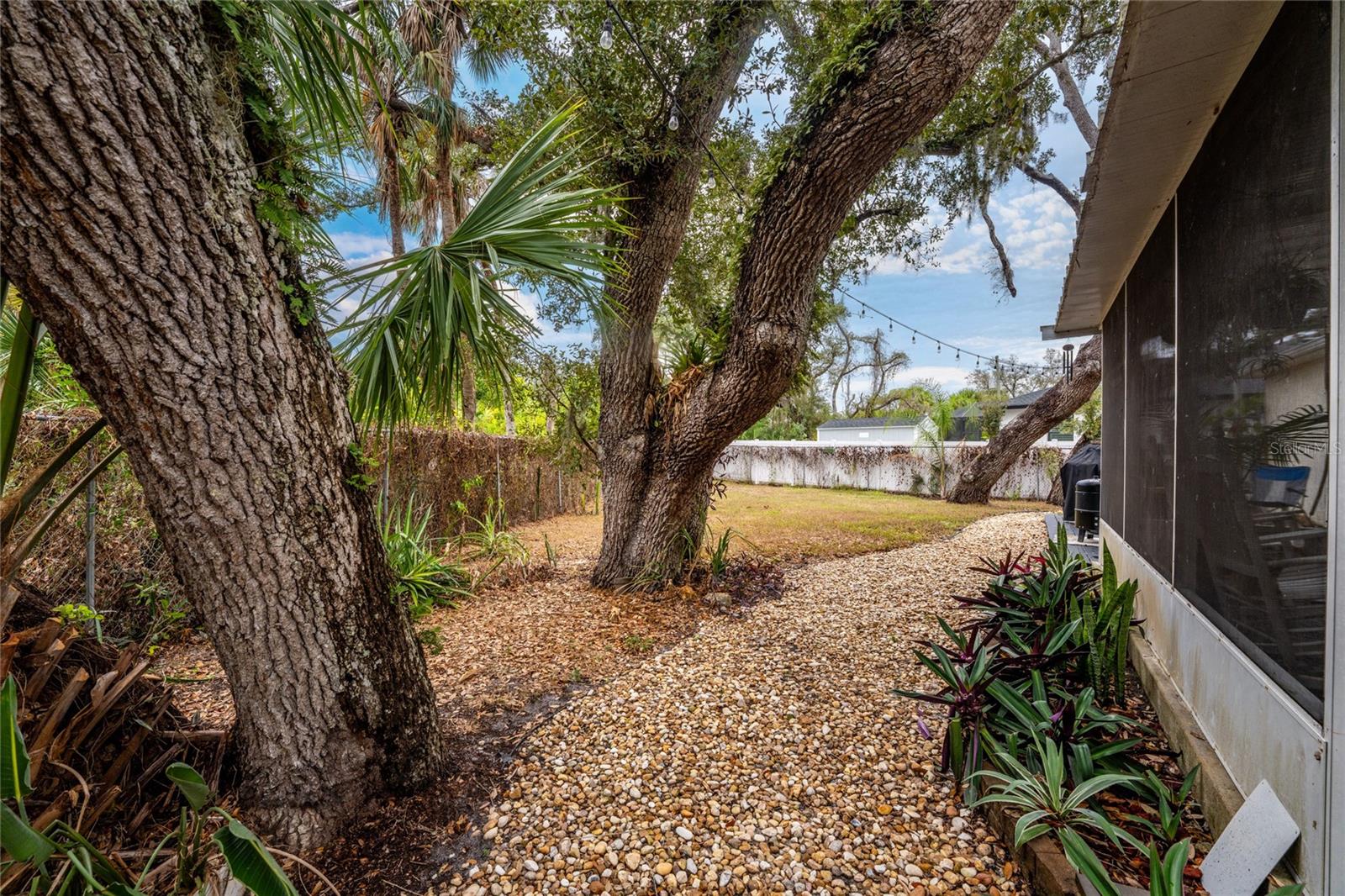 Image 38 of 41 For 2843 Abbotsford Street