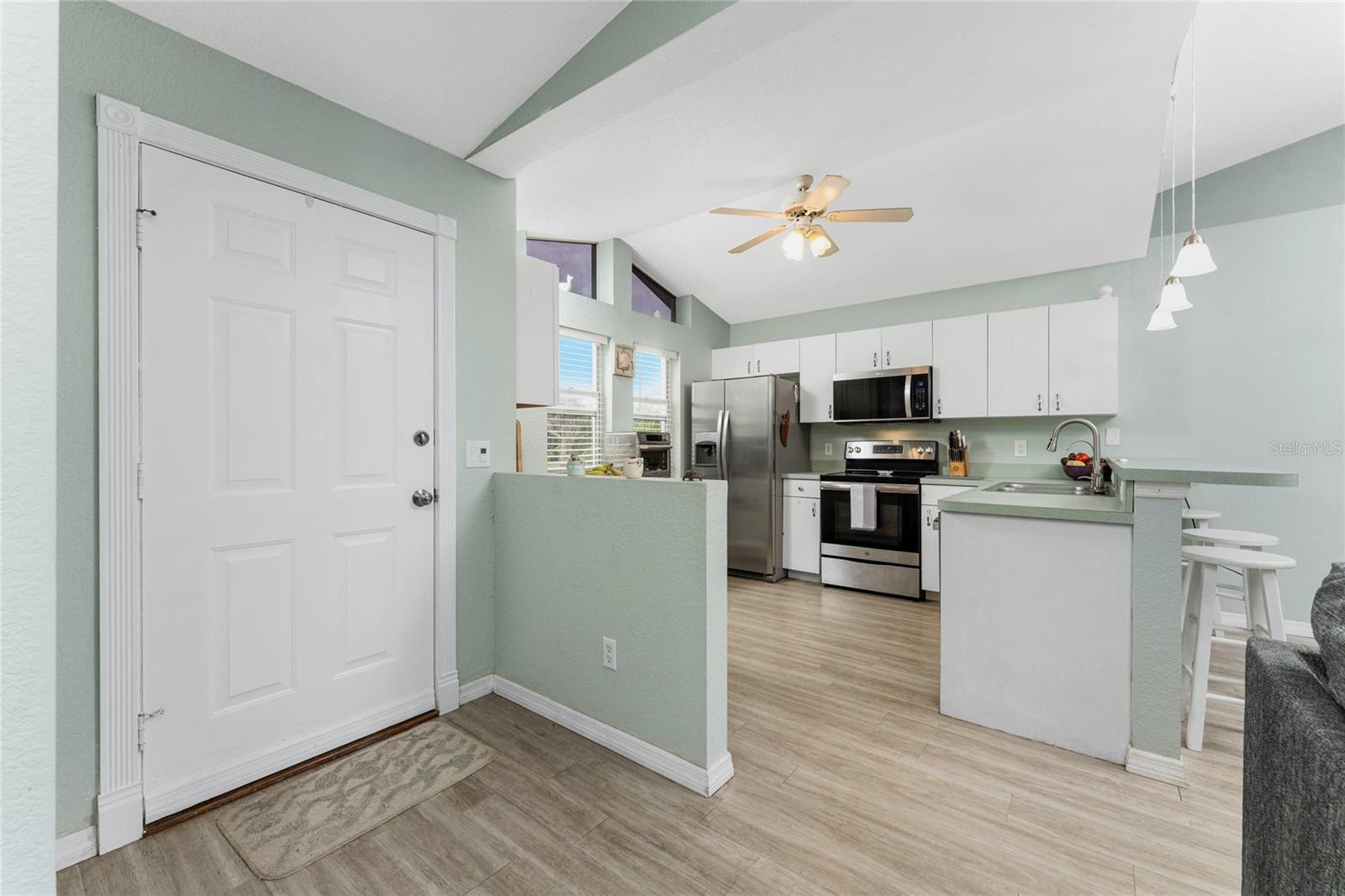 Image 4 of 41 For 2843 Abbotsford Street