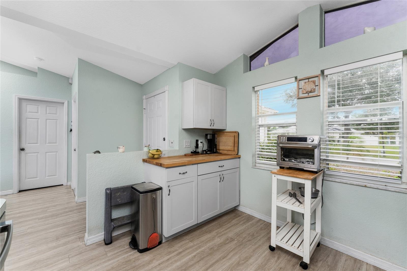 Image 7 of 41 For 2843 Abbotsford Street