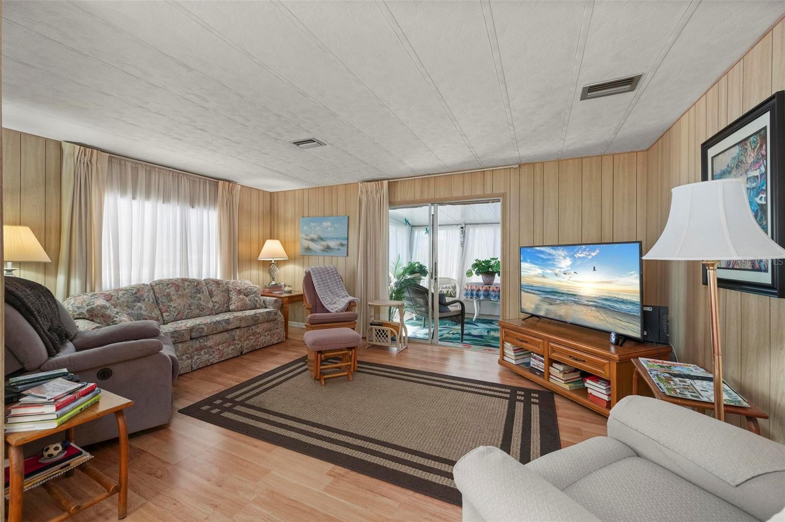 Image 11 of 58 For 1000 Kings Highway 279