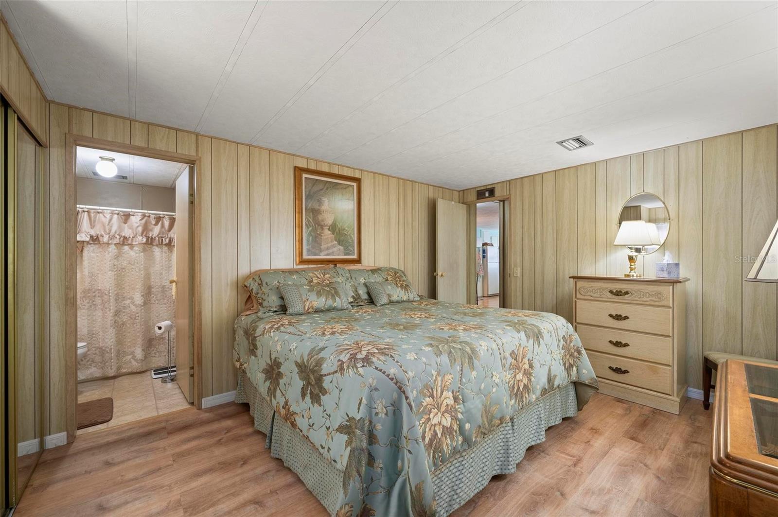 Image 20 of 58 For 1000 Kings Highway 279