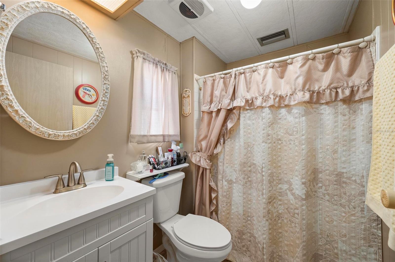 Image 22 of 58 For 1000 Kings Highway 279