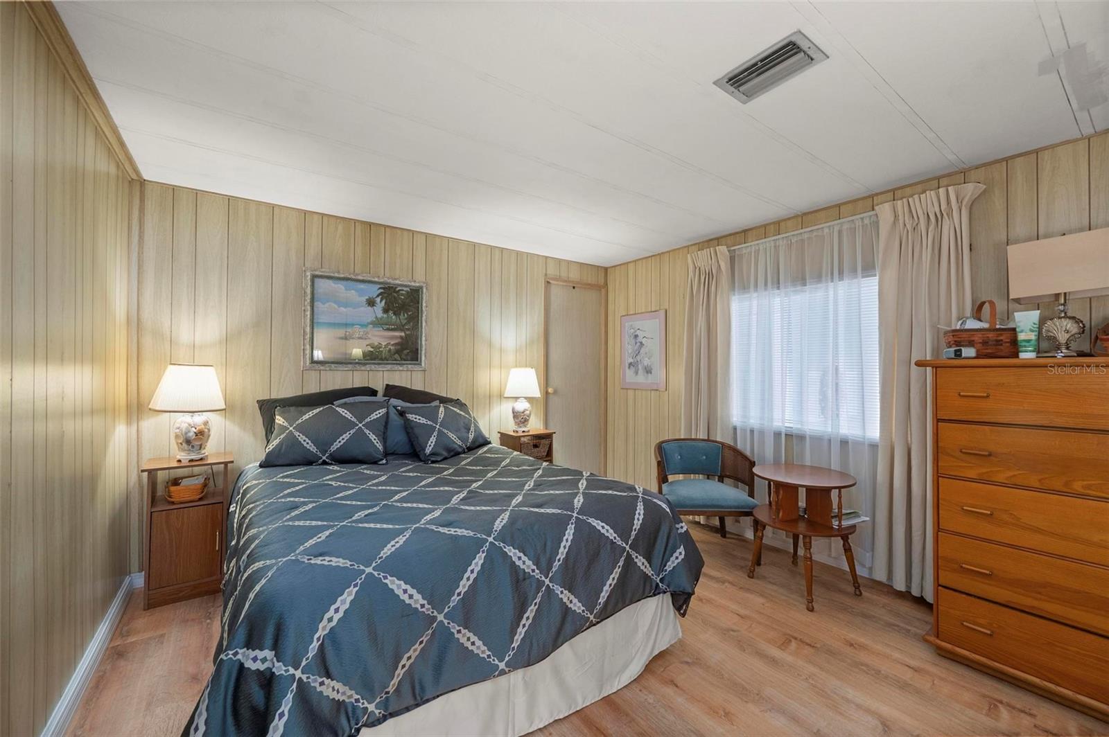 Image 24 of 58 For 1000 Kings Highway 279