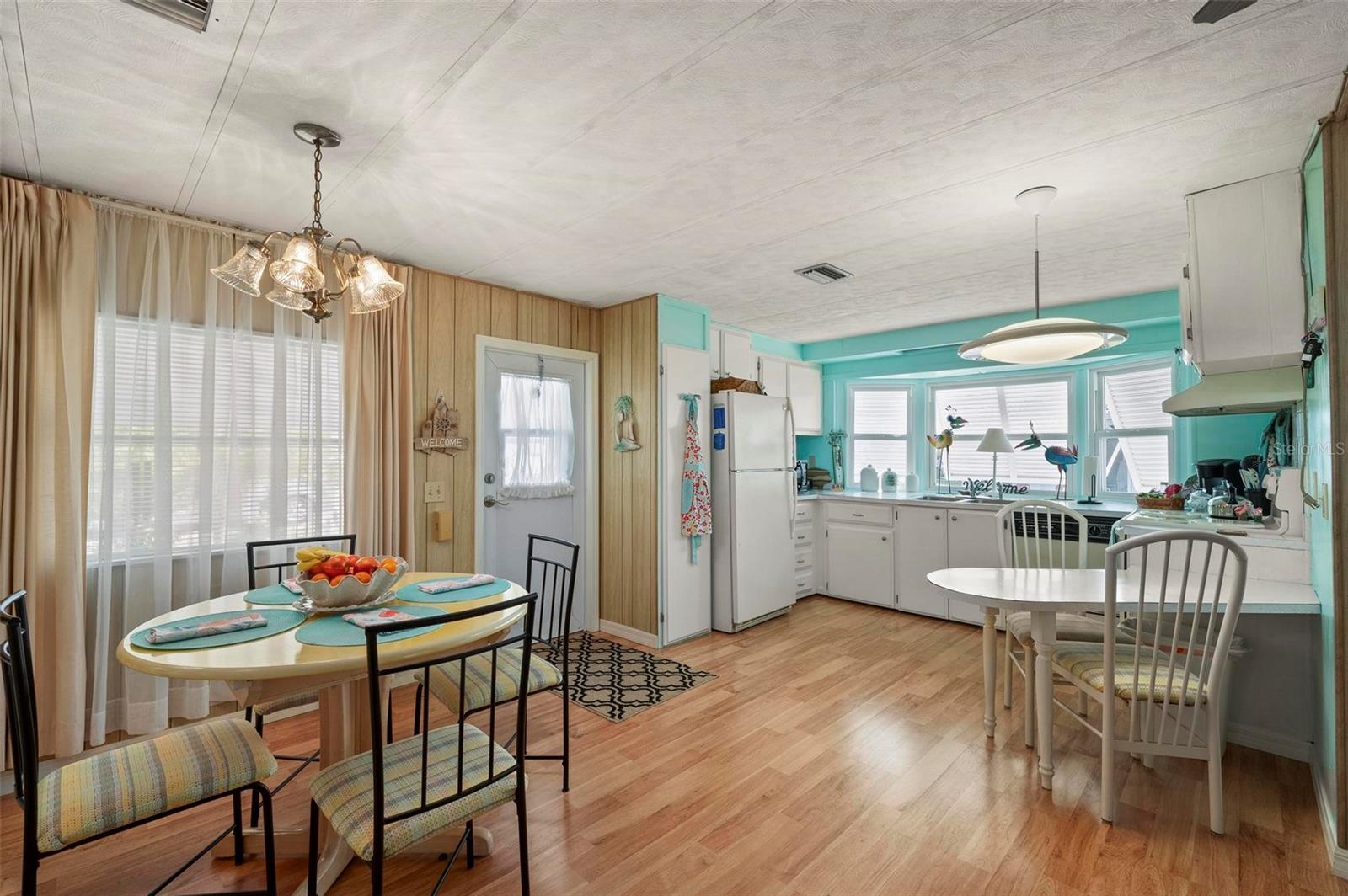 Image 6 of 58 For 1000 Kings Highway 279