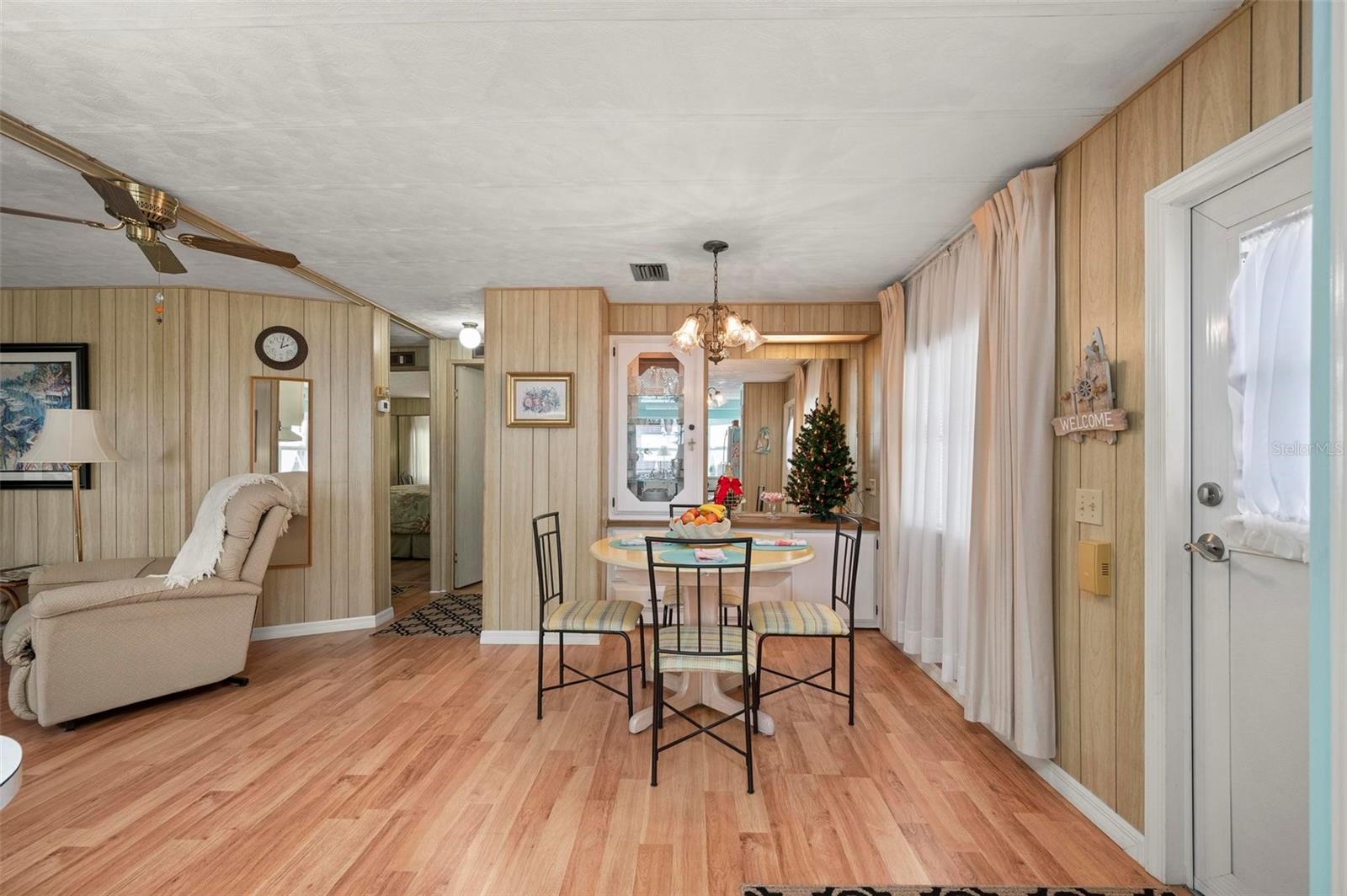 Image 7 of 58 For 1000 Kings Highway 279