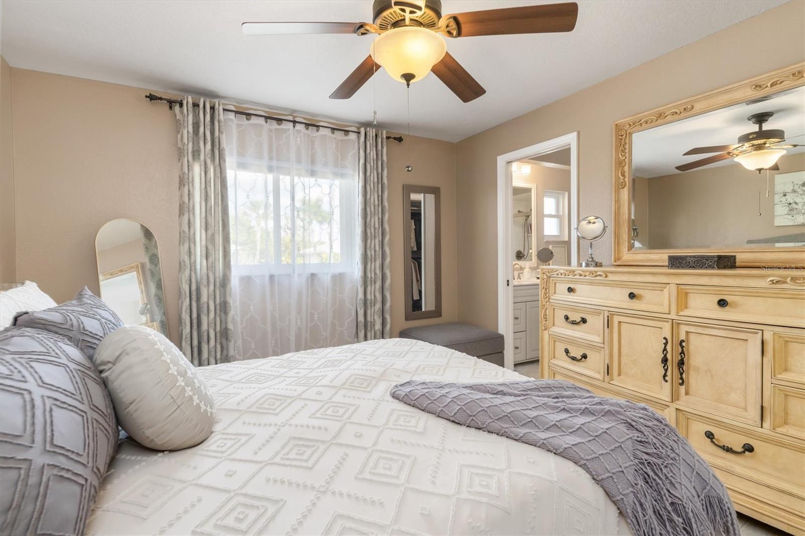 Image 14 of 37 For 3240 Beacon Drive