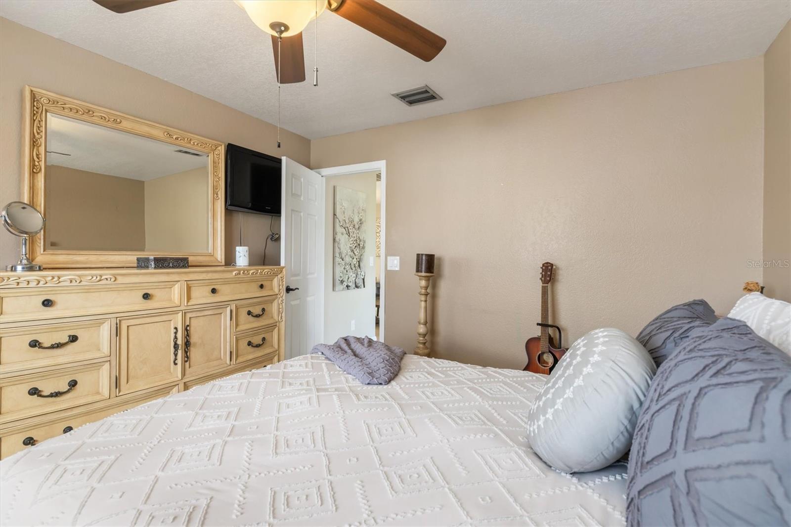 Image 15 of 37 For 3240 Beacon Drive