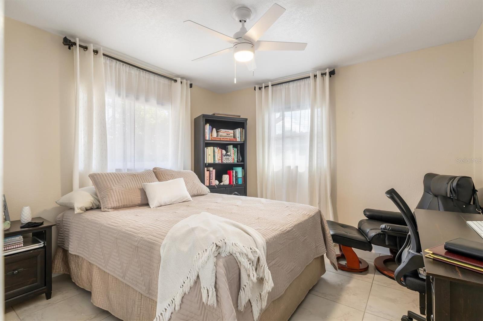 Image 18 of 37 For 3240 Beacon Drive