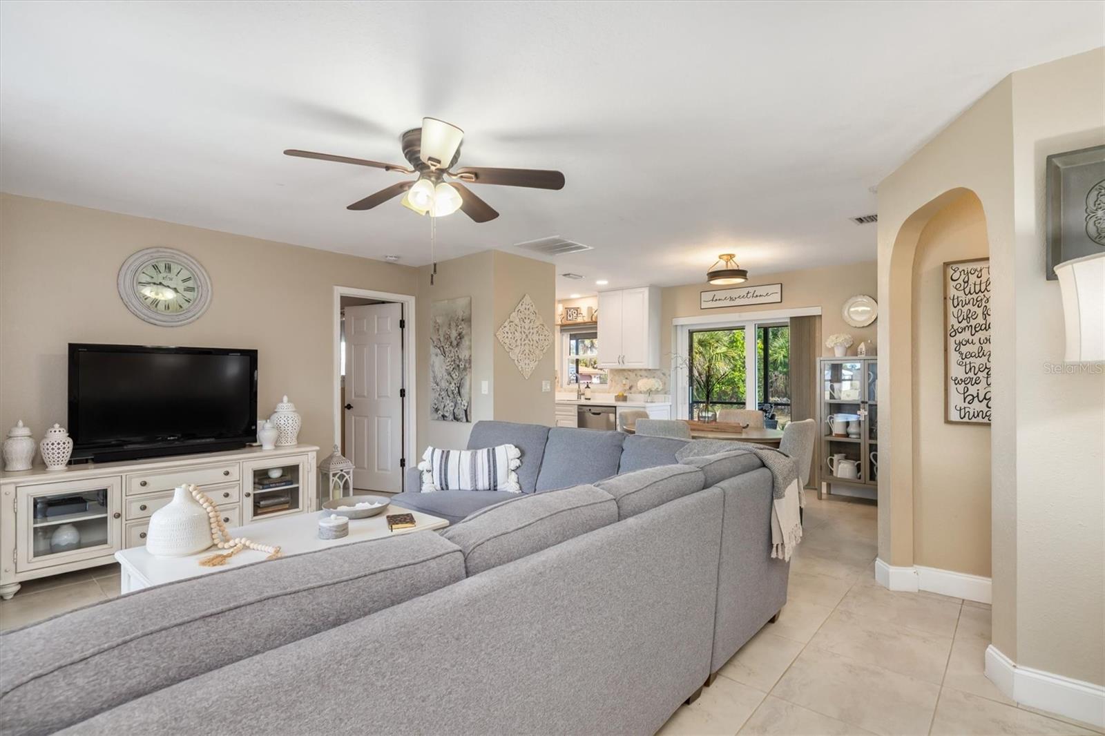 Image 4 of 37 For 3240 Beacon Drive