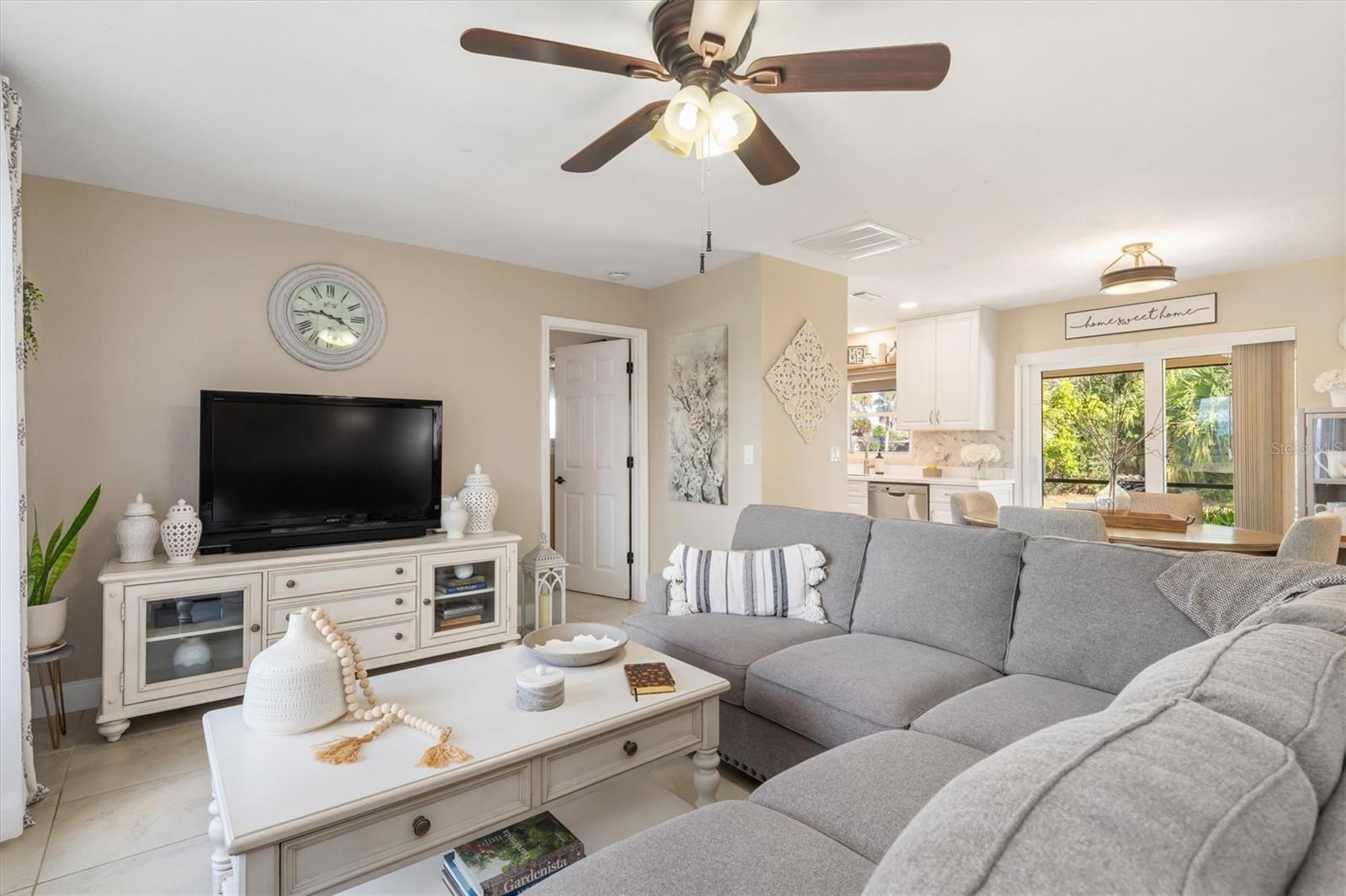 Image 5 of 37 For 3240 Beacon Drive