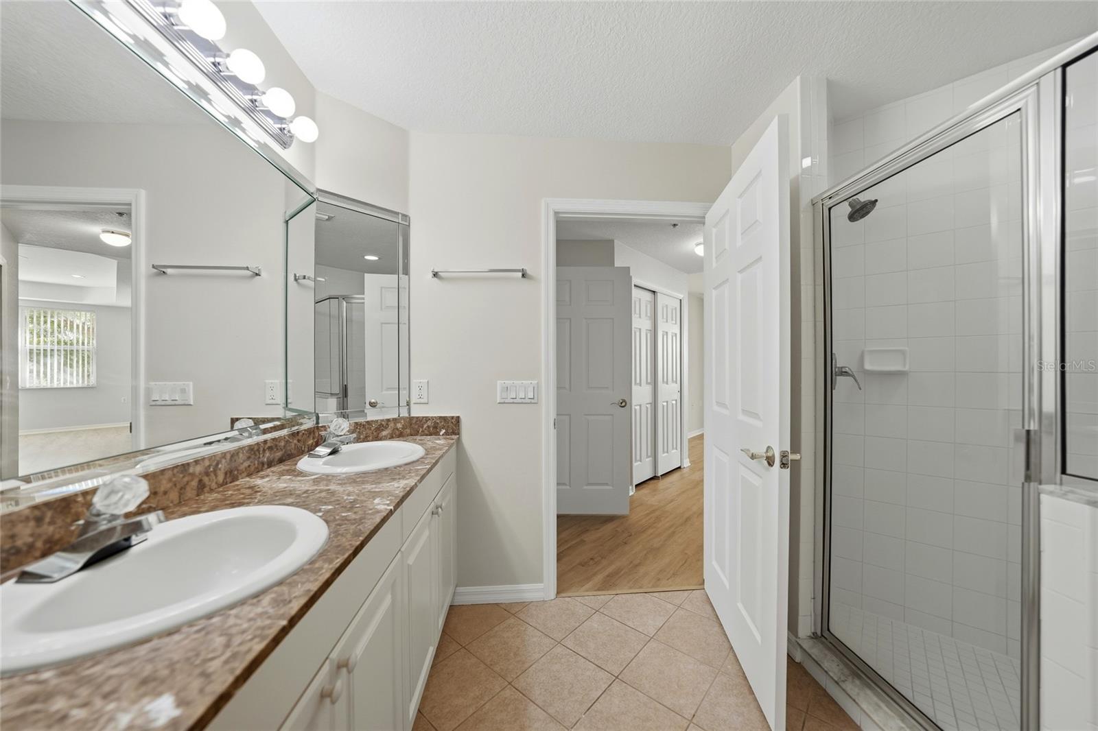 Image 24 of 52 For 255 End Drive 4203