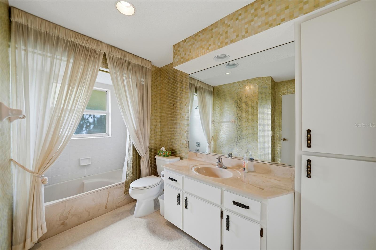 Image 23 of 32 For 401 Firethorn Avenue