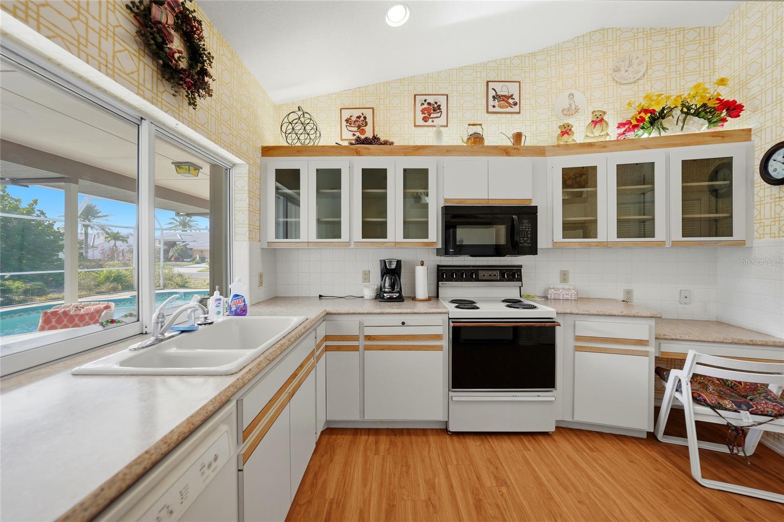 Image 9 of 32 For 401 Firethorn Avenue