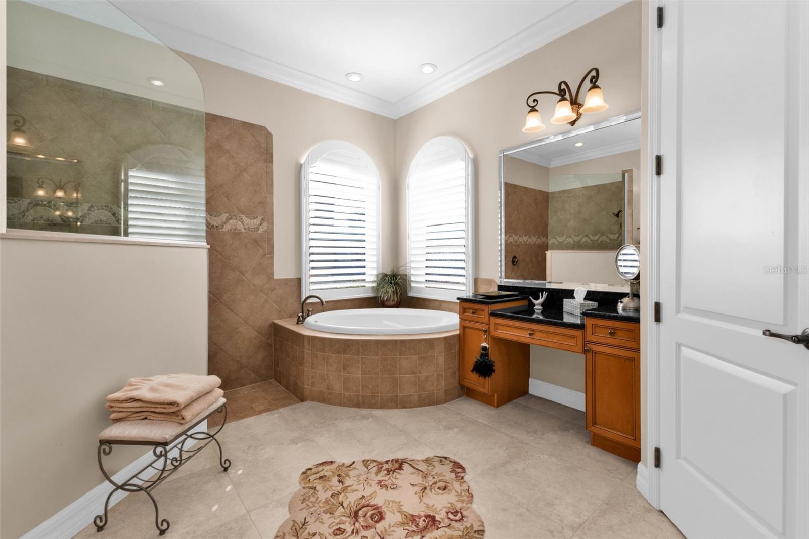 Image 41 of 78 For 5021 Sable Key Circle