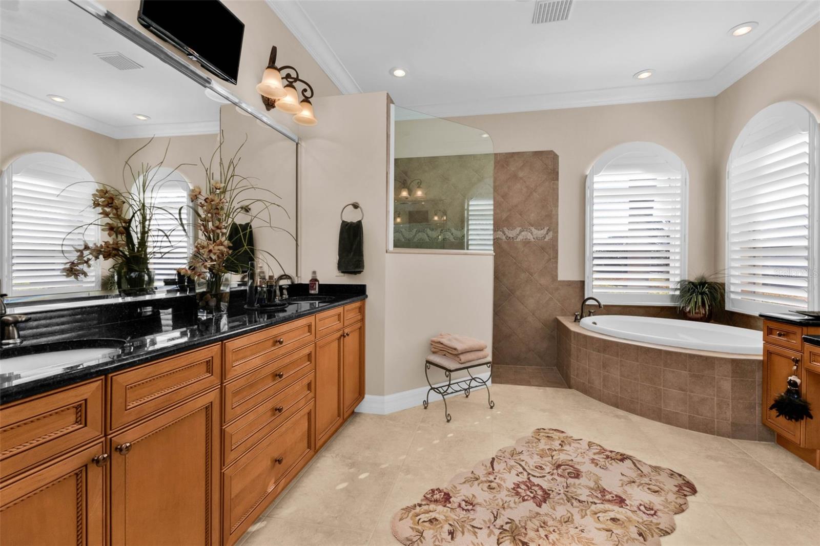 Image 42 of 78 For 5021 Sable Key Circle