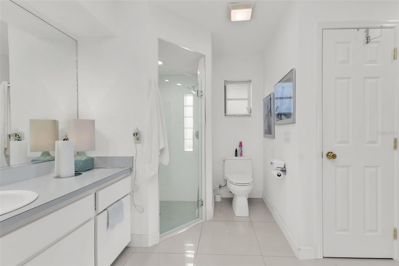 Image 33 of 73 For 11903 Kingsway Circle