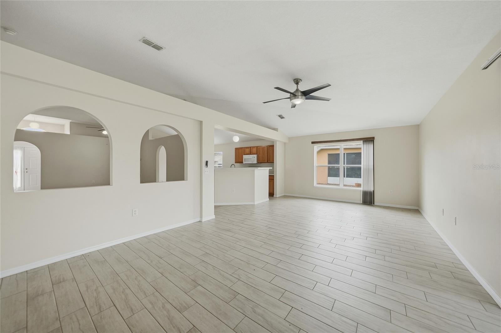 Image 11 of 47 For 2735 Suncoast Lakes Boulevard