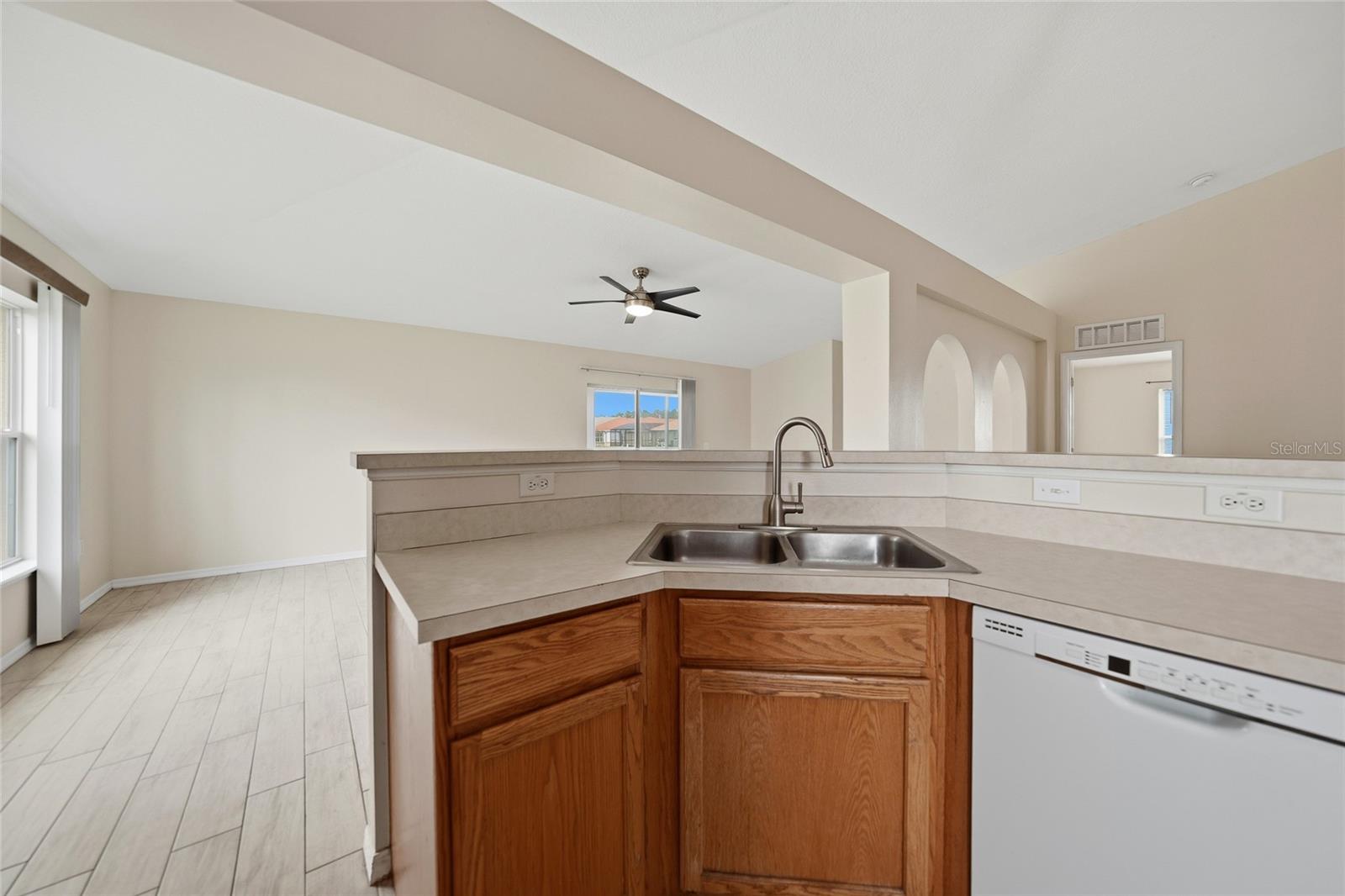 Image 17 of 47 For 2735 Suncoast Lakes Boulevard