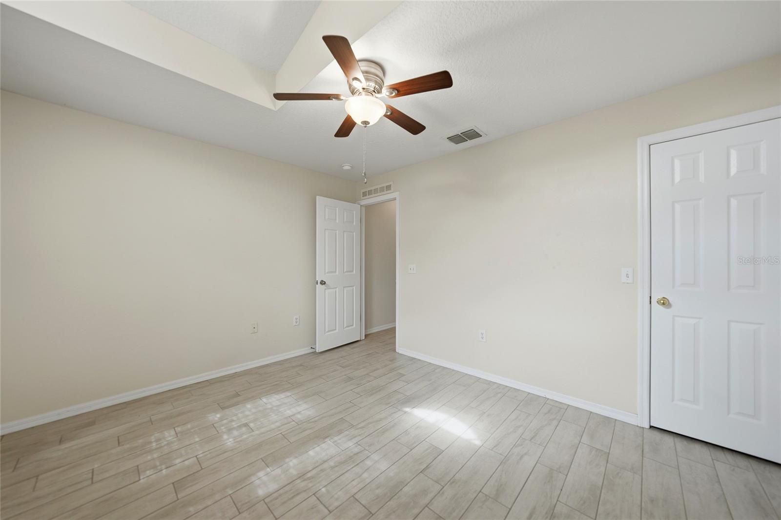 Image 22 of 47 For 2735 Suncoast Lakes Boulevard