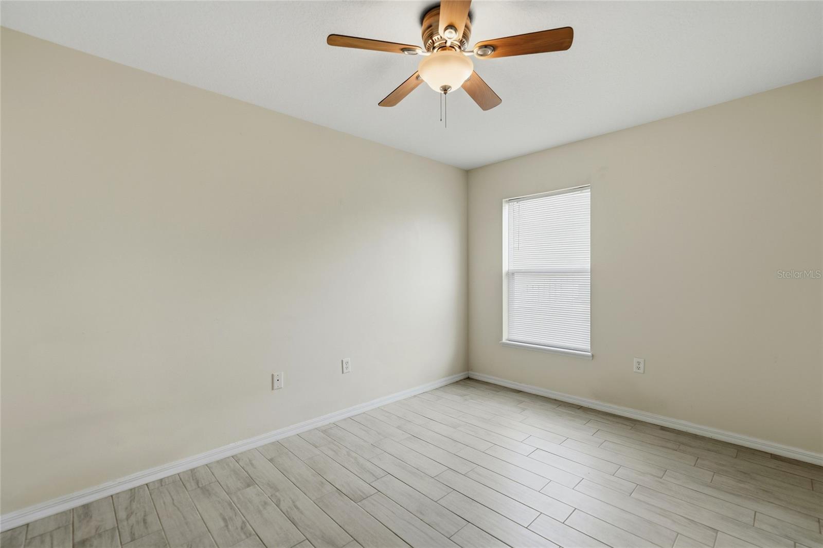 Image 26 of 47 For 2735 Suncoast Lakes Boulevard