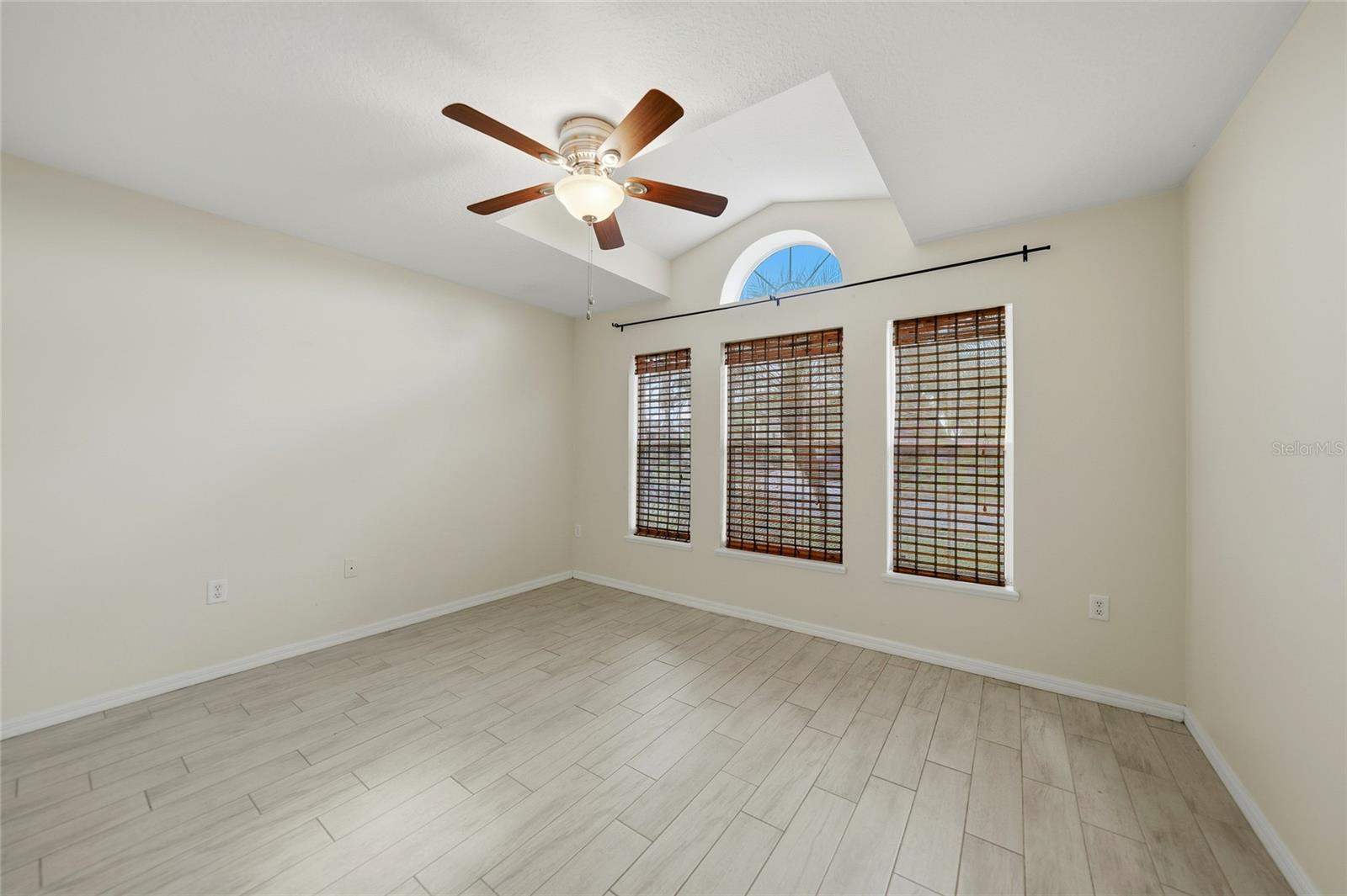 Image 29 of 47 For 2735 Suncoast Lakes Boulevard