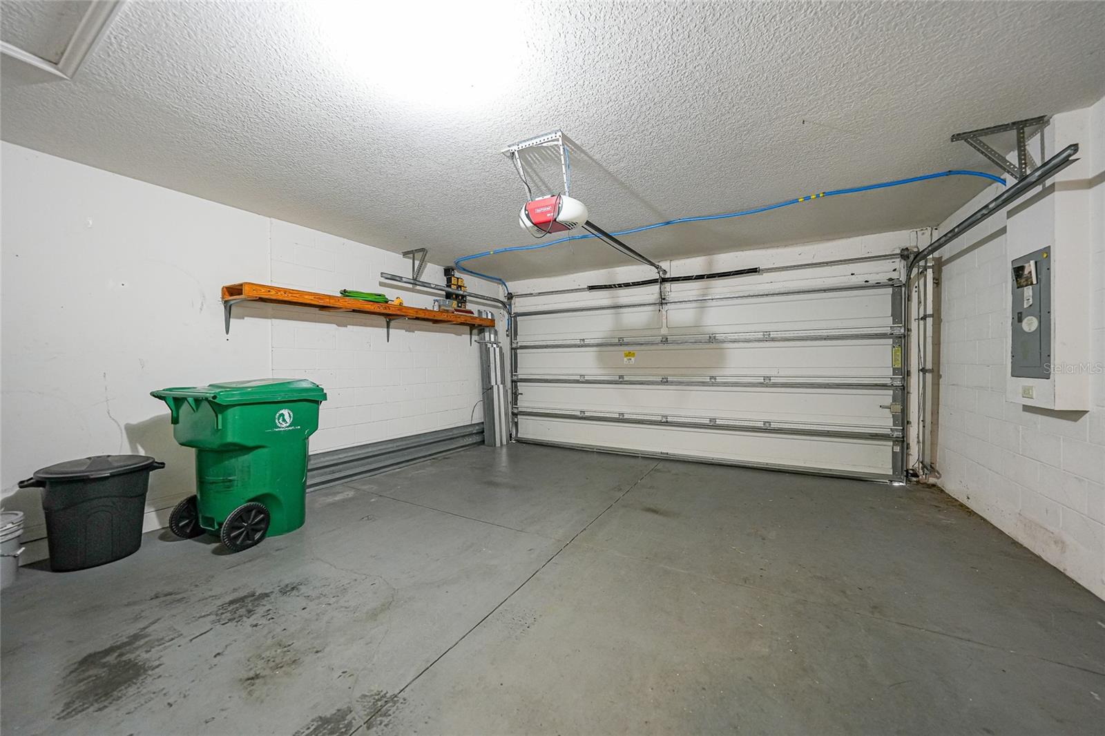 Image 33 of 47 For 2735 Suncoast Lakes Boulevard