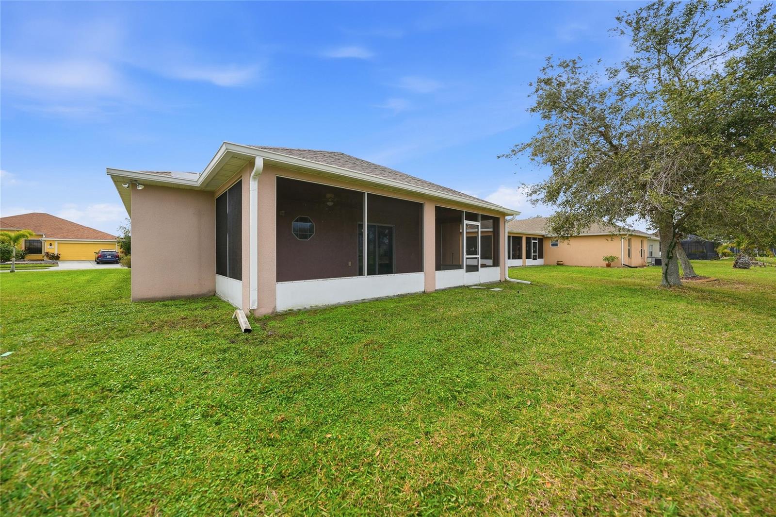 Image 36 of 47 For 2735 Suncoast Lakes Boulevard