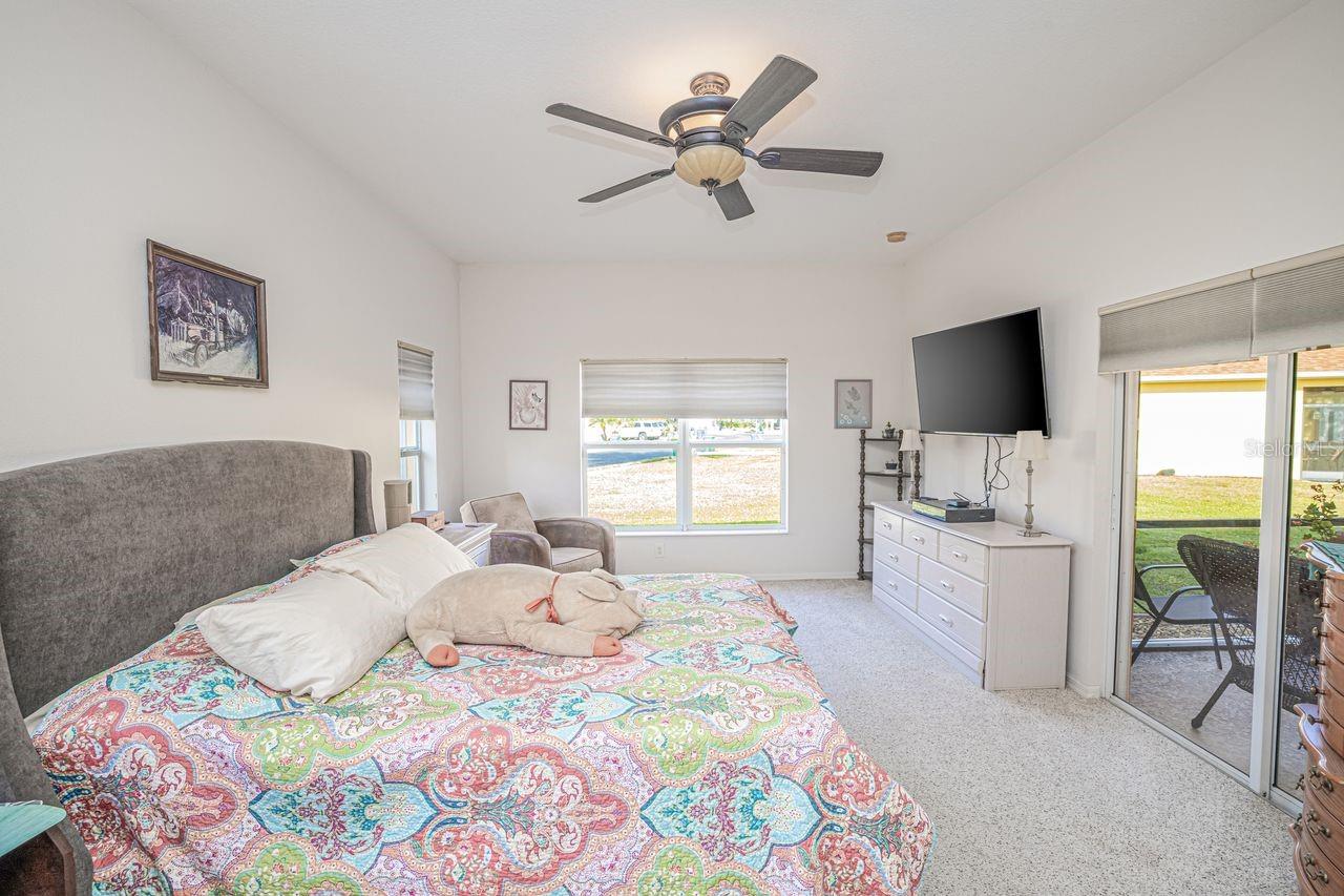 Listing photo id 10 for 2860 Suncoast Lakes