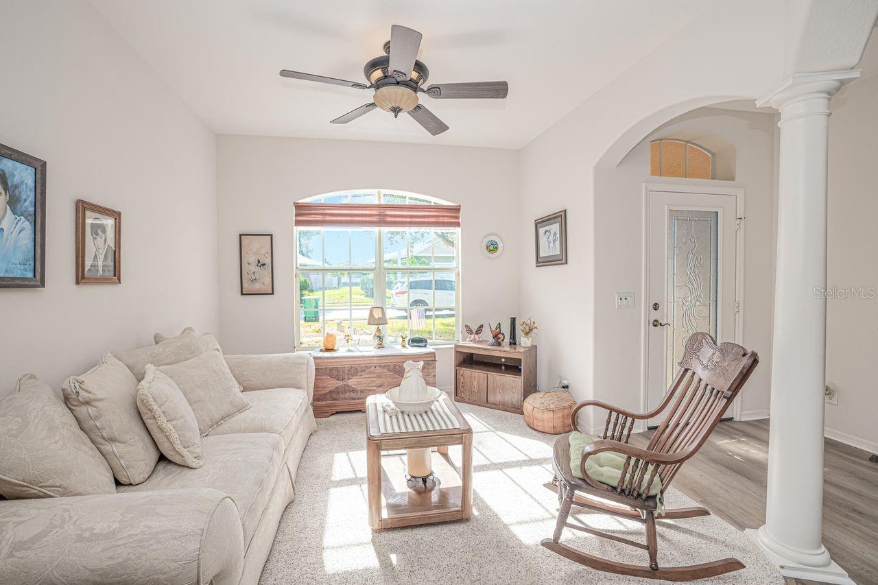 Listing photo id 13 for 2860 Suncoast Lakes