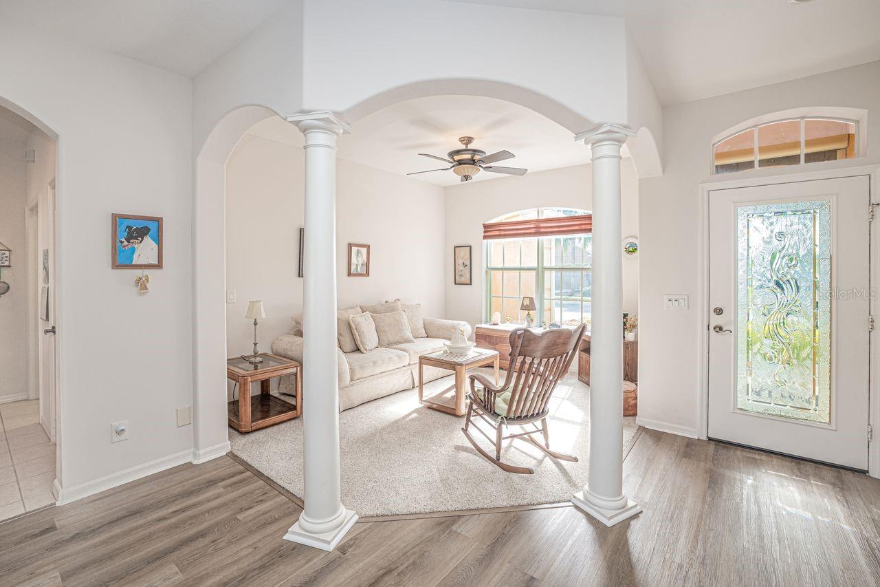 Listing photo id 14 for 2860 Suncoast Lakes