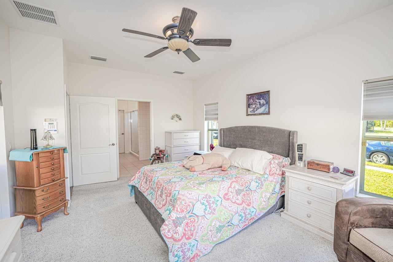 Listing photo id 18 for 2860 Suncoast Lakes